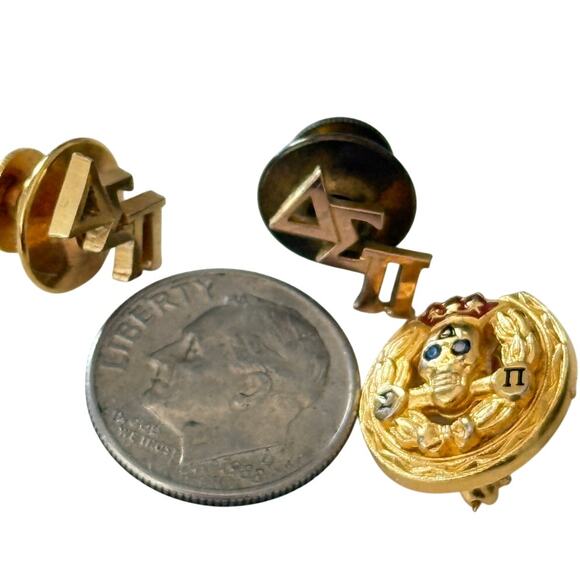 Vintage Delta Sigma Pi Gold Tone Skull Badge Pin w/ Rhinestone Eyes - Lot of 3 - Picture 9 of 10